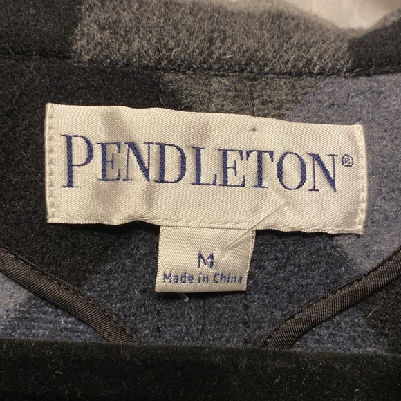 Pendleton zip cape, size medium - Picture 3 of 6